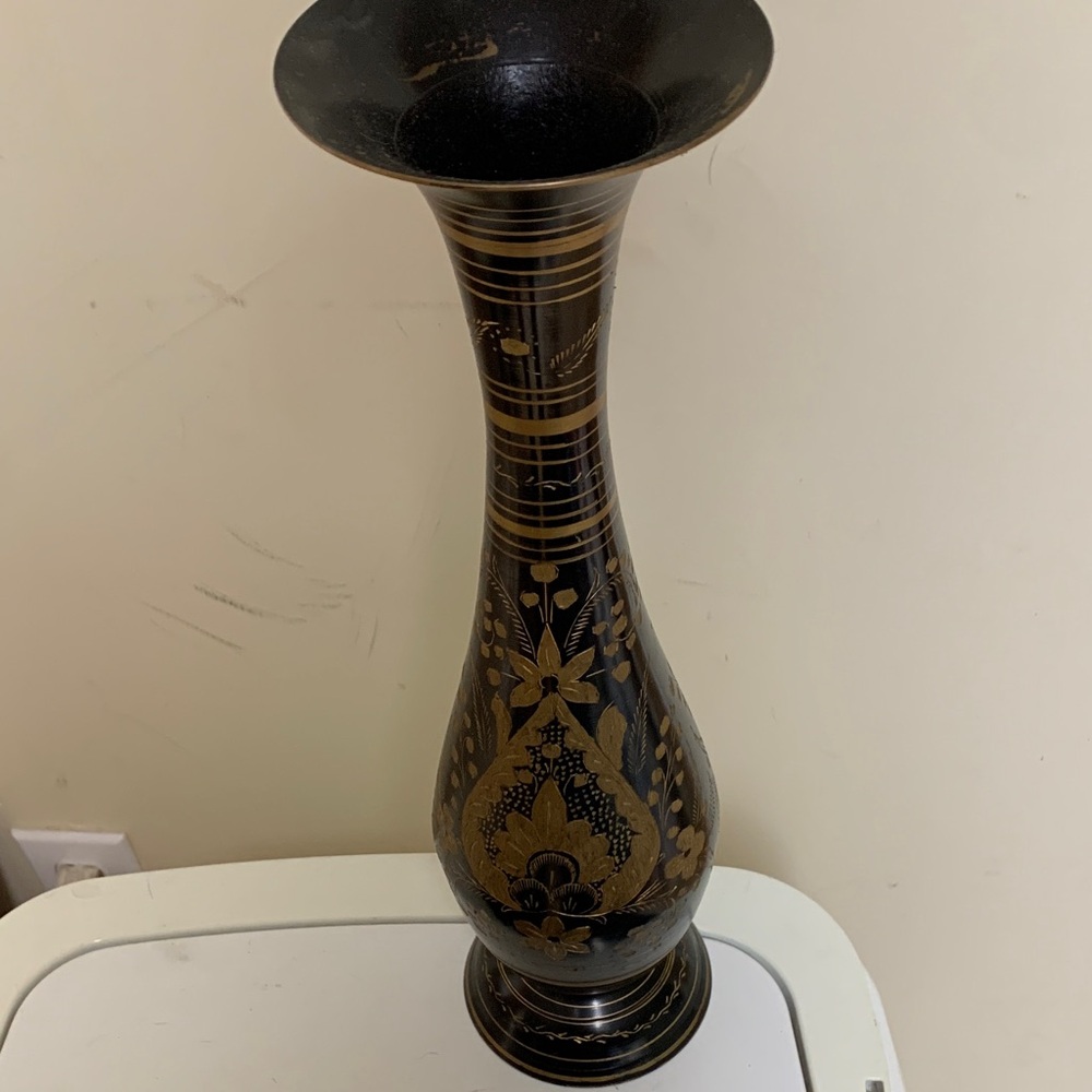 Elegant Black and Gold Decorative Vase